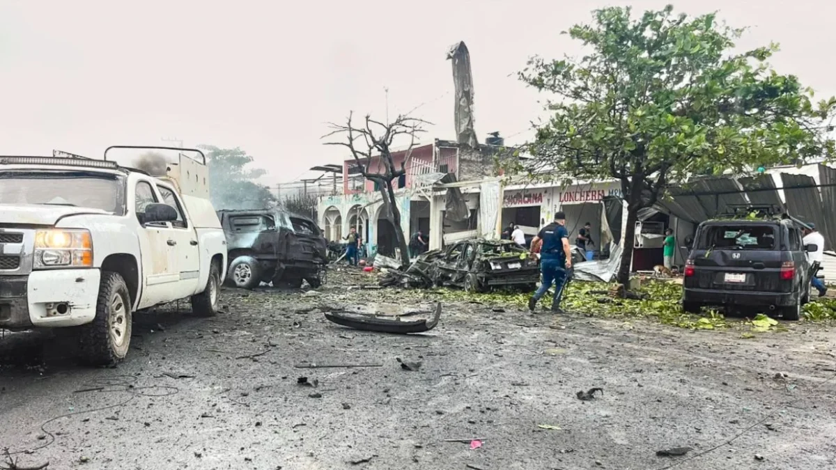 Michoacán amanece violento tras ataque con coche bomba en Coahuayana