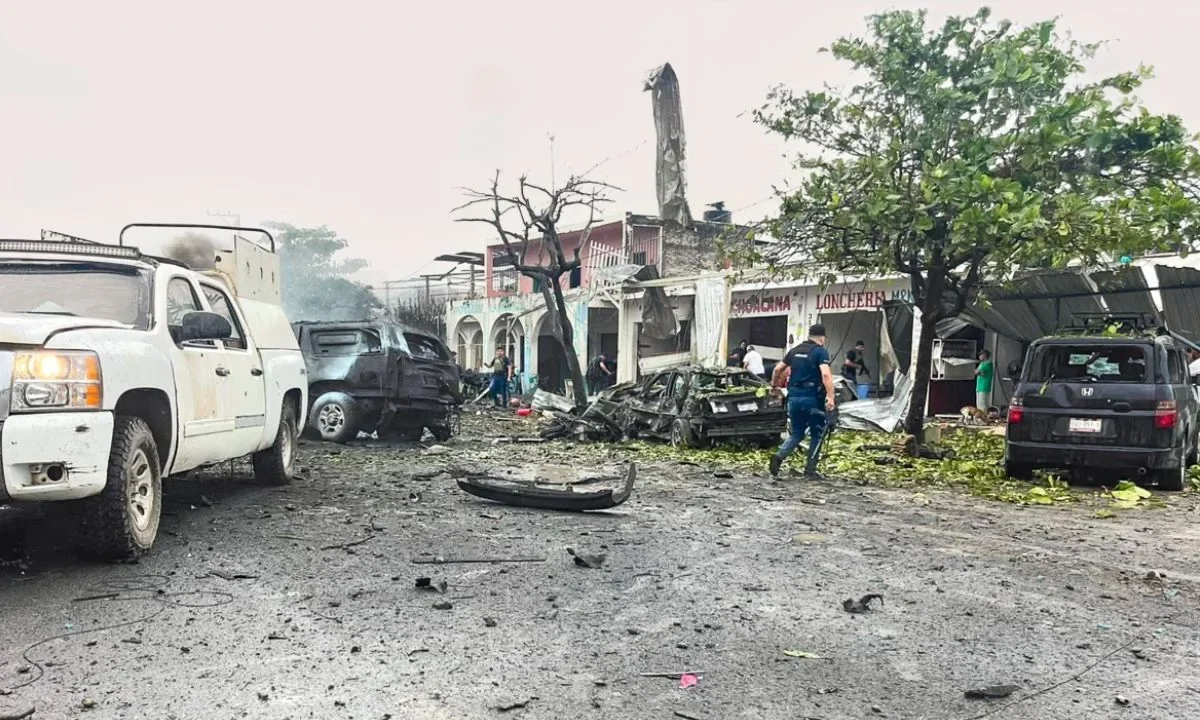 Michoacán amanece violento tras ataque con coche bomba en Coahuayana