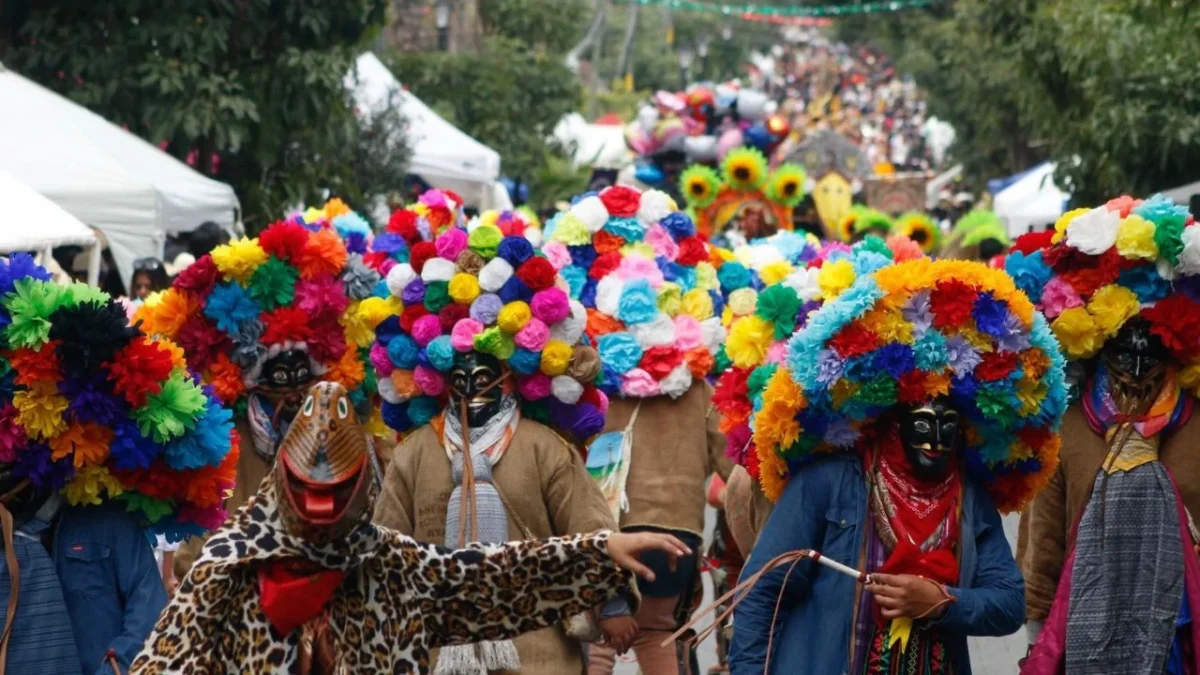 Con poco público, inicia la edición 200 del Paseo del Pendón en Chilpancingo