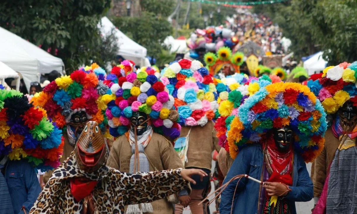 Con poco público, inicia la edición 200 del Paseo del Pendón en Chilpancingo