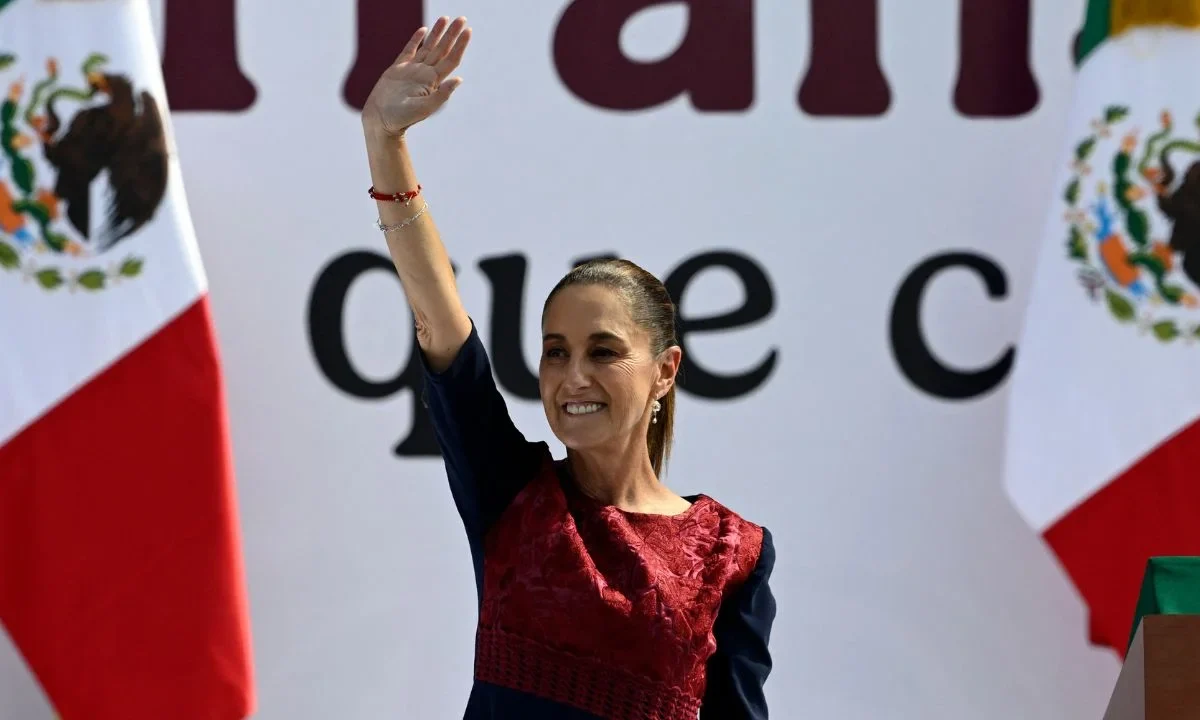 Sheinbaum destaca en el New York Times como 'una de las personas más elegantes de 2025'