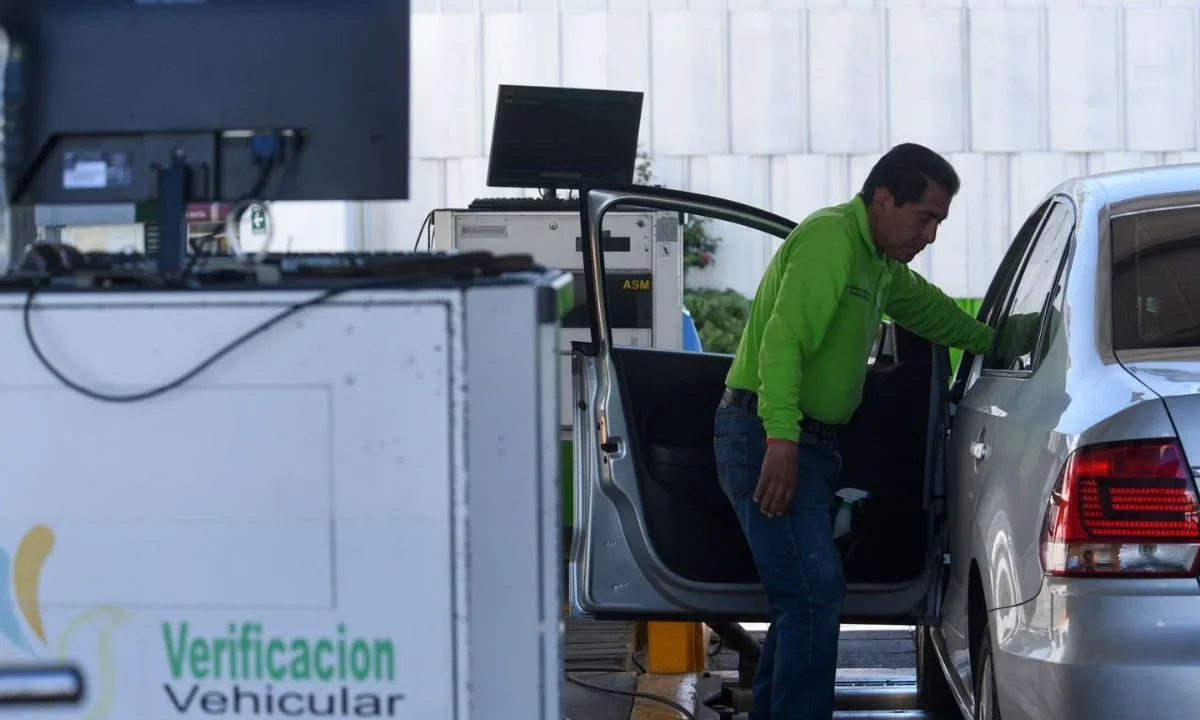 Verificentros en CDMX ajustan horarios por fiestas decembrinas
