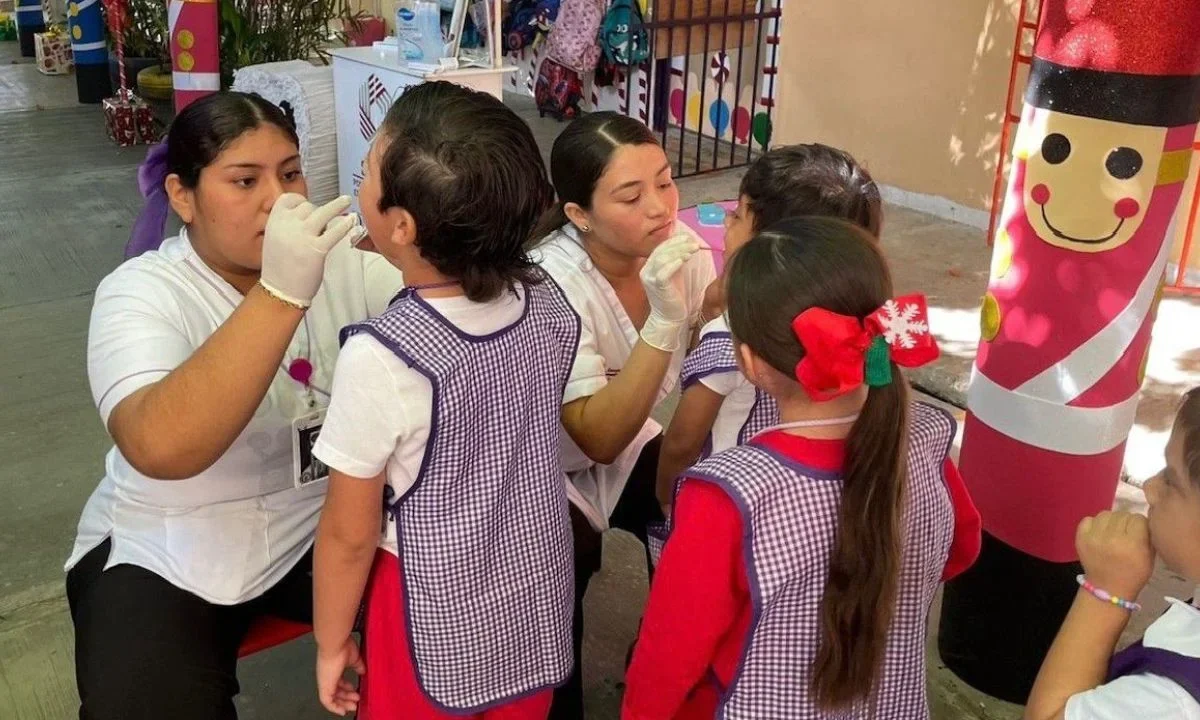 Promotores de salud de Ciudad de Carmen, acudieron al Jardín de Niños 'Adela Pacheco Blanco' para promocionar el cuidado bucal.