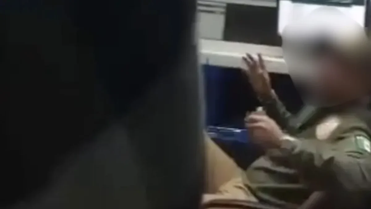 En video se exhibió a un integrante del Instituto Nacional de Migración (INM) solicitando dinero a los paisanos que cruzan la frontera.