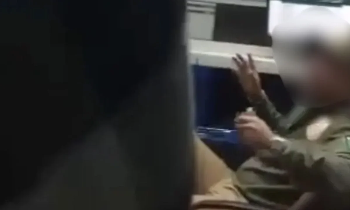 En video se exhibió a un integrante del Instituto Nacional de Migración (INM) solicitando dinero a los paisanos que cruzan la frontera.