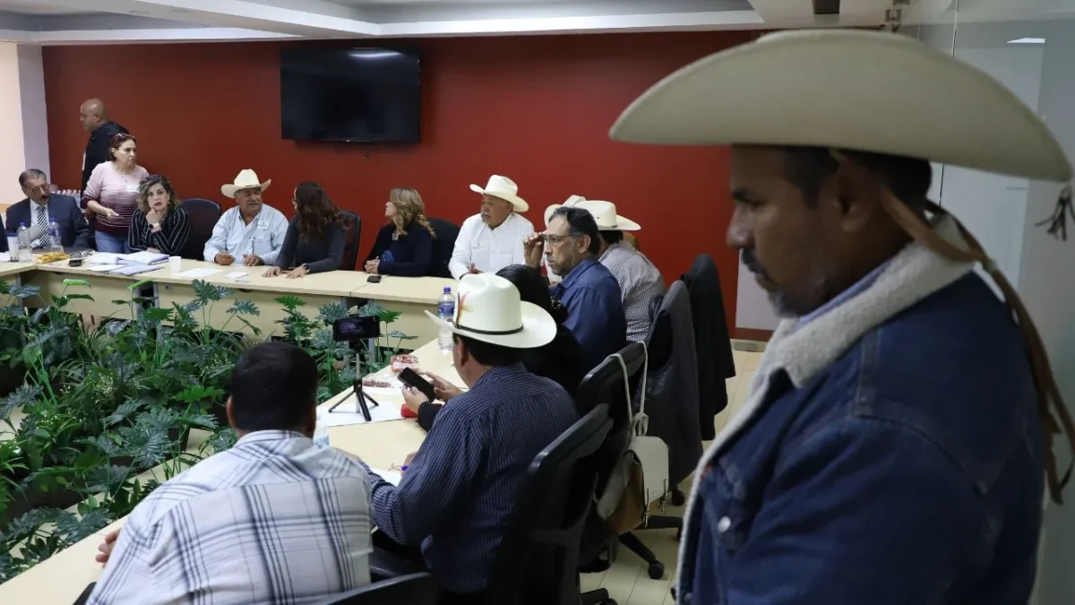 Todavía este martes representantes de agricultores y ganaderos se reunieron con legisladores en San Lázaro para tratar la Ley de Aguas.