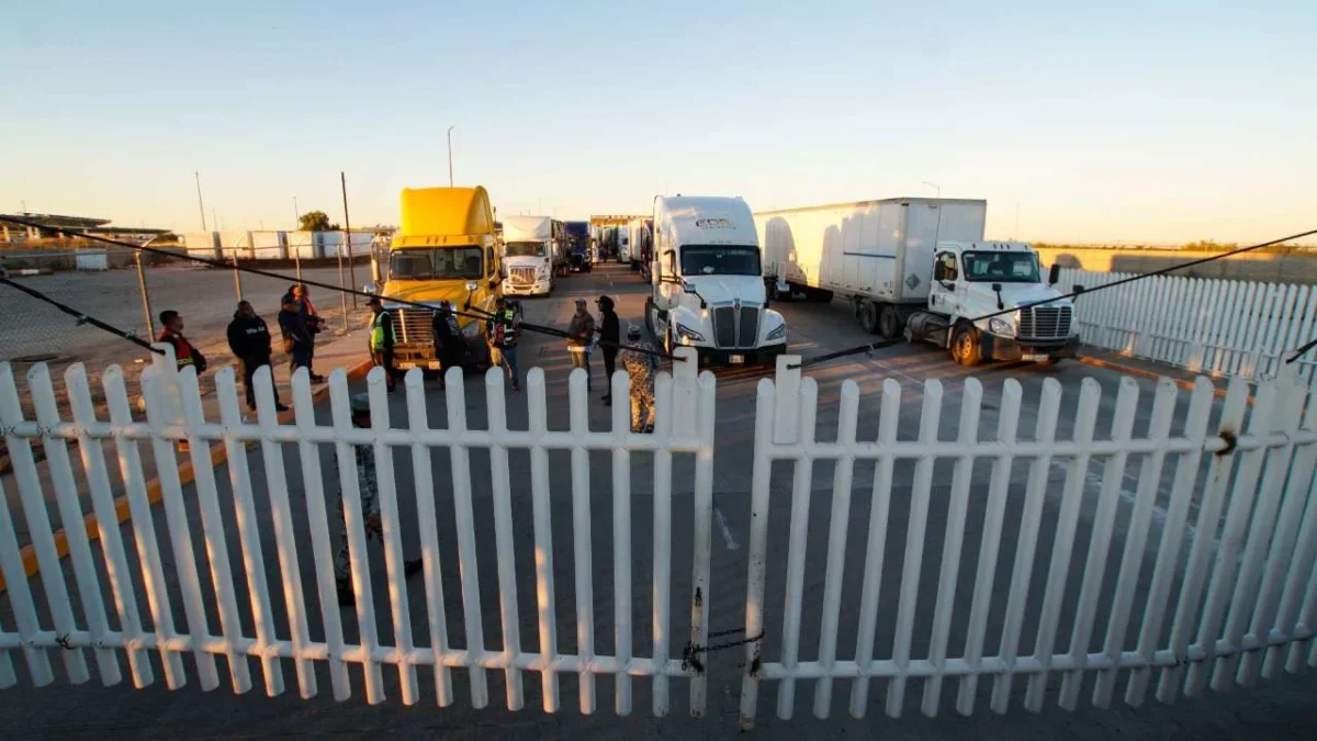 Agricultores levantan bloqueos en cruces fronterizos de Chihuahua.