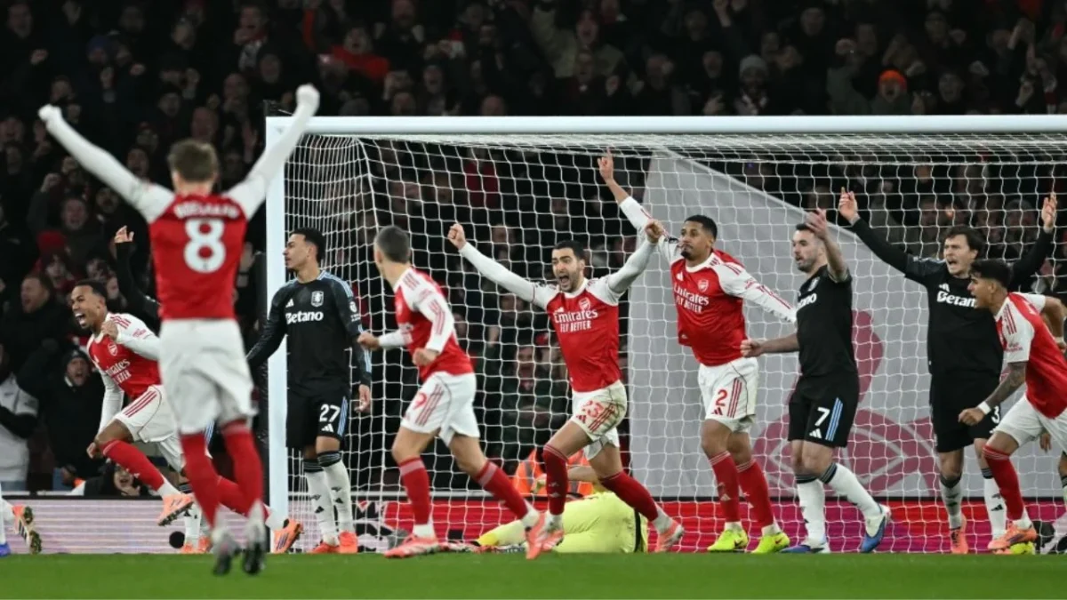 El Arsenal doblegó al Aston Villa y se mantiene de líder en la Premier League, al menos por una jornada más en el futbol de Inglaterra.