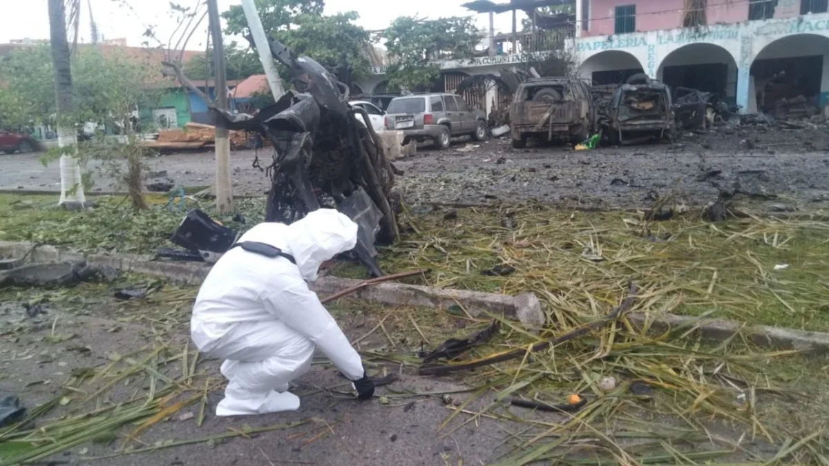 Por la explosión en Coahuayana, dos personas fallecieron en el lugar y otras tres en el hospital donde recibían atención médica. 