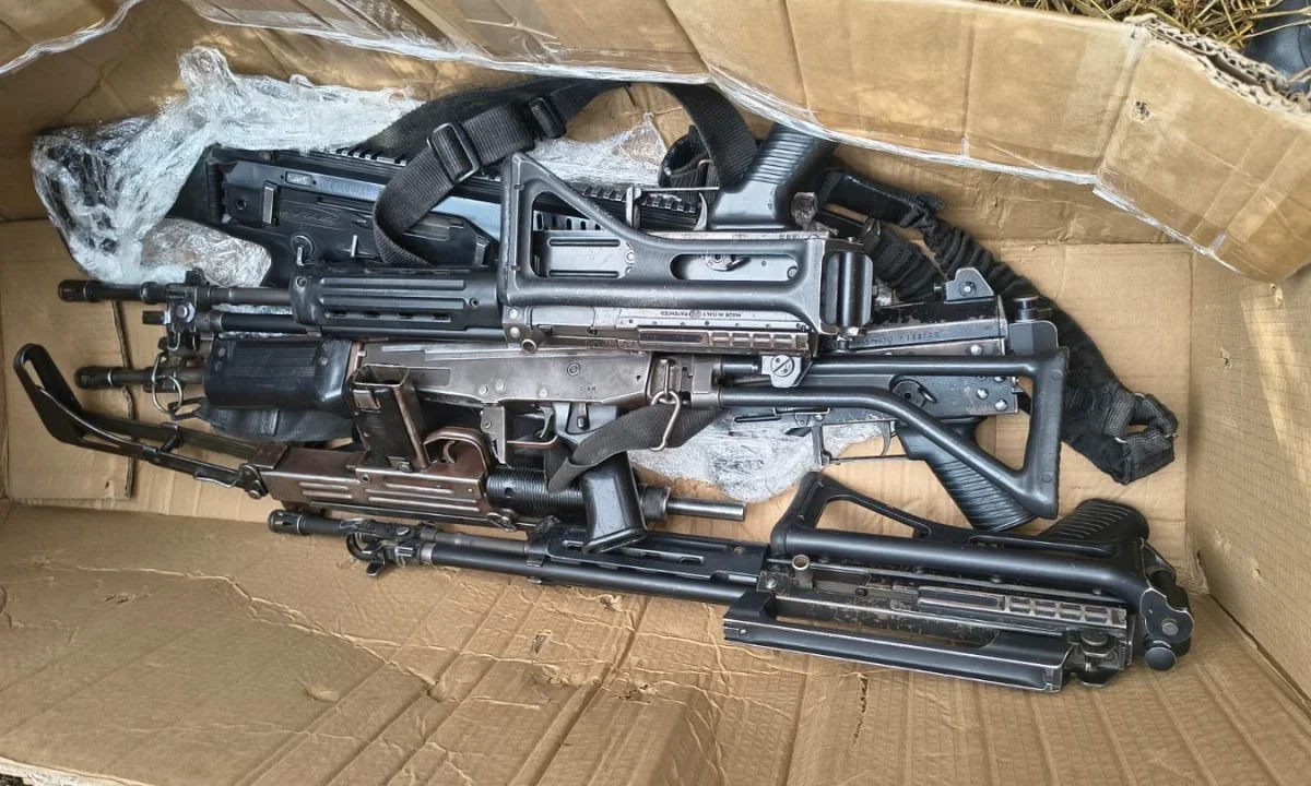 Hallan nueve armas presuntamente abandonadas en Techaluta durante operativo en Jalisco