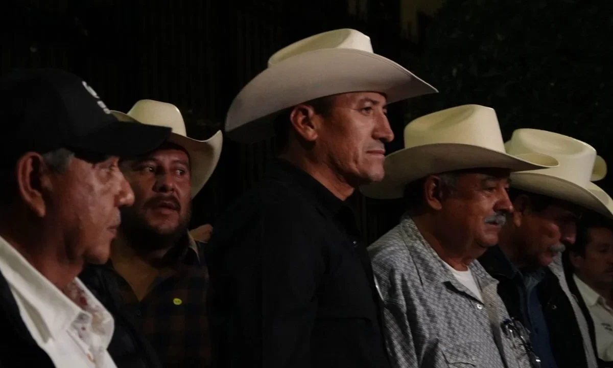 Con avances en materia de seguridad, salieron transportistas de reunión en Segob, mientras que agricultores mantienen diálogo con la Sader.