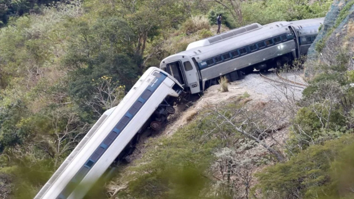 La FGR informó que avanza en la recuperación de la caja negra de la unidad del Tren Interoceánico que se descarriló en Oaxaca.