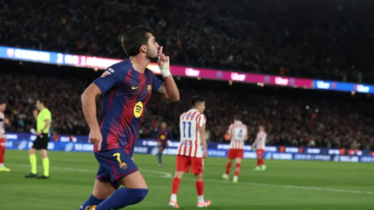 El Barcelona derrotó en casa al Atlético de Madrid para seguir de líder en LaLiga.