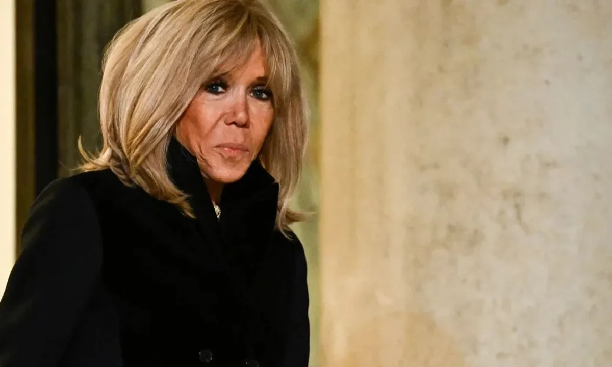 Con esta expresión, según su equipo, la primera dama de Francia, Brigitte Macron quiso criticar este 'método radical' de protesta.
