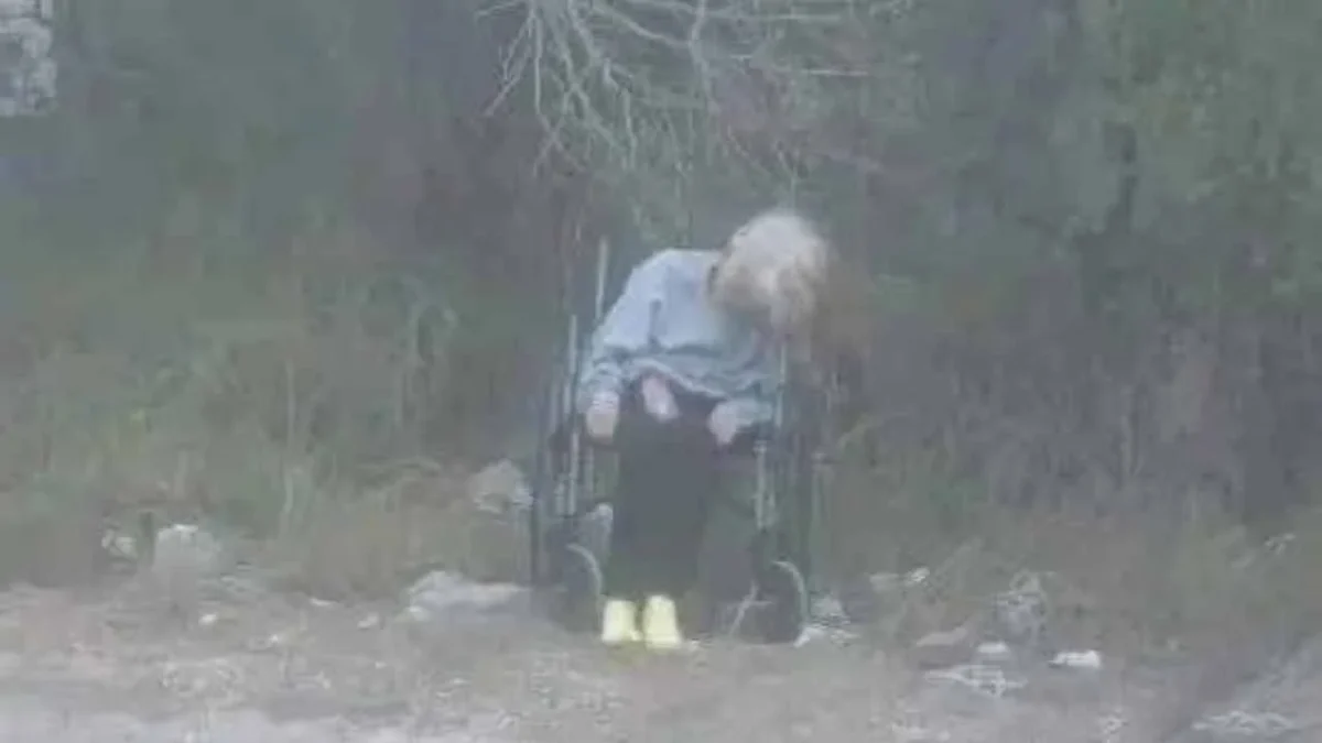 Una mujer de la tercera edad fue abandonada en una silla de ruedas en Playa Bagdad, Tamaulipas.