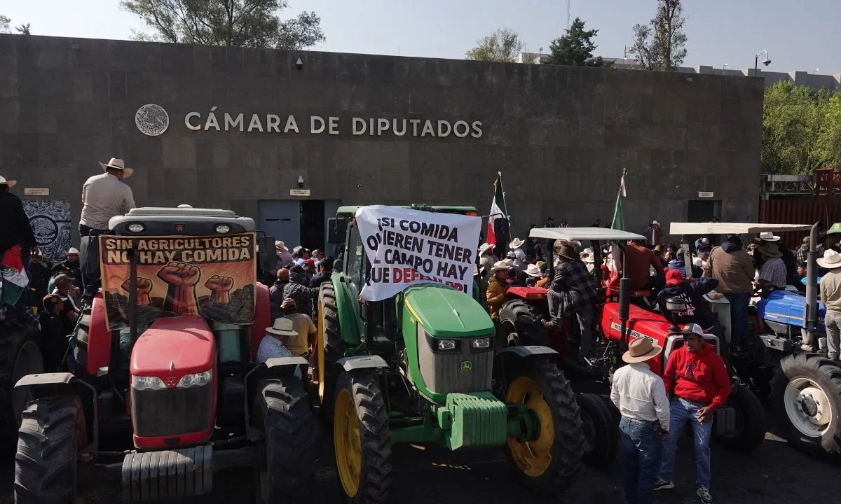 Otorgan prioridad a la iniciativa de reformas a la Ley de Aguas Nacionales y a la que expide la Ley General de Aguas, con los procedimientos parlamentarios pertinentes