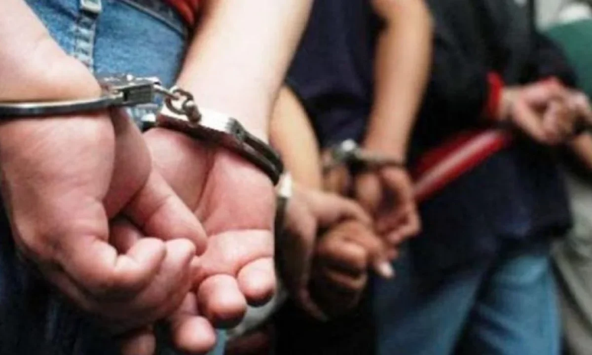 Caen 4 jóvenes de entre 15 y 26 años de edad, presuntamente integrantes de un grupo delictivo dedicado a la extorsión y el narcomenudeo en las inmediaciones del Barrio de Tepito