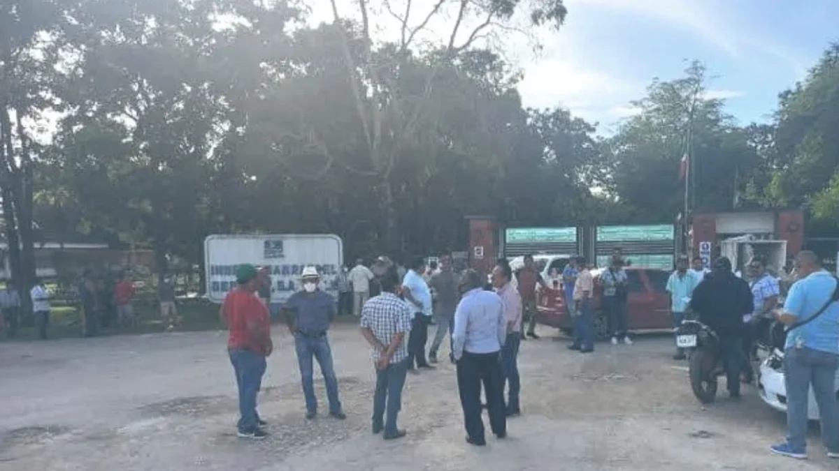 Cañeros bloquean ingenio en Q. Roo; acusan condiciones ‘injustas’