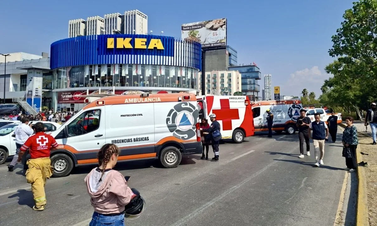 Un accidente por presunta falta de pericia, cerca de Plaza Vía San Ángel en Puebla, causó la muerte de una mujer de 24 años.