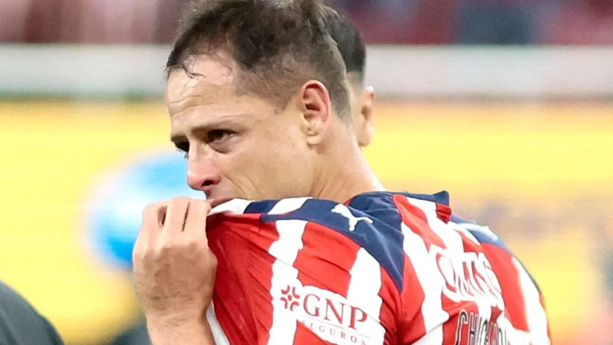 Javier 'Chicharito' Hernández se va de Chivas y su carrera profesional es una incertidumbre.
