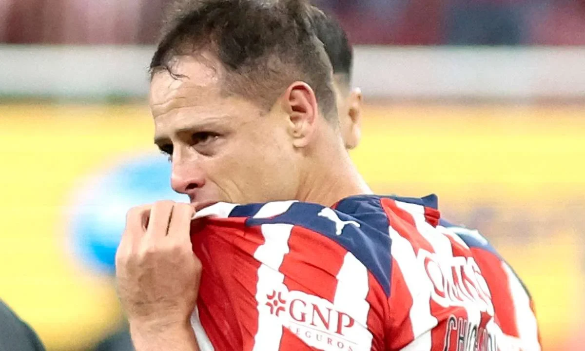 Javier 'Chicharito' Hernández se va de Chivas y su carrera profesional es una incertidumbre.