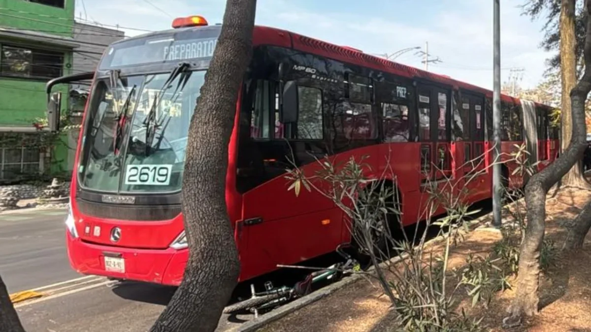 Ciclista muere tras ser atropellado por una unidad del Metrobús