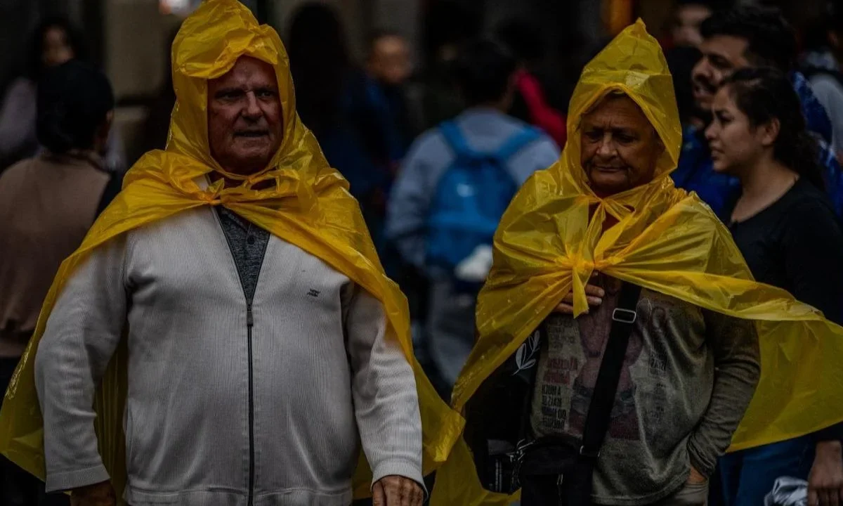 De acuerdo con el clima, hoy se prevé que el sistema frontal 22 provocará lluvias intensas en el sureste y fuertes precipitaciones en el oriente del país