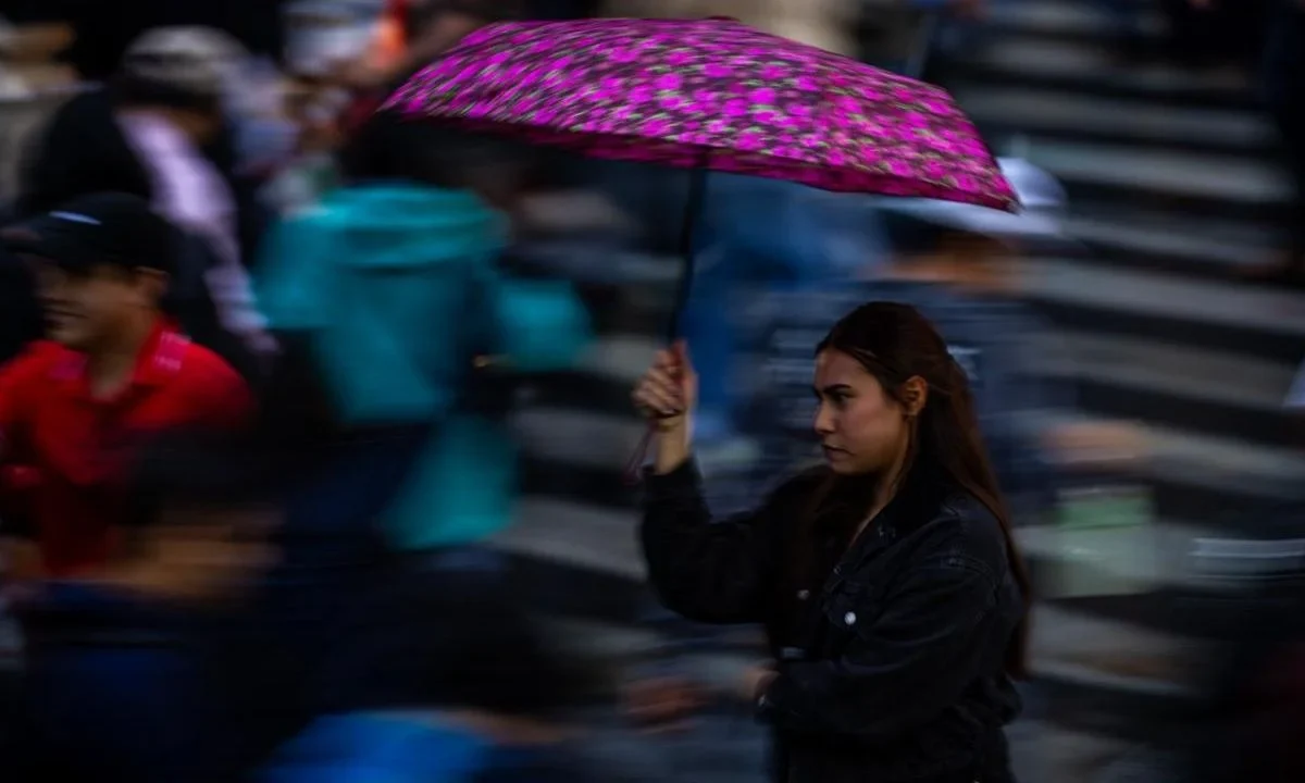 De acuerdo con el clima, hoy se prevé que el sistema frontal 22 provocará lluvias intensas en el sureste y fuertes precipitaciones en el oriente del país