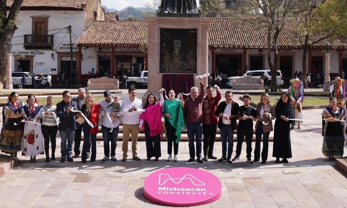 Como parte de las acciones del Plan Michoacán autoridades reinauguración de la Plaza Gertrudis Bocanegra, en el municipio de Pátzcuaro.
