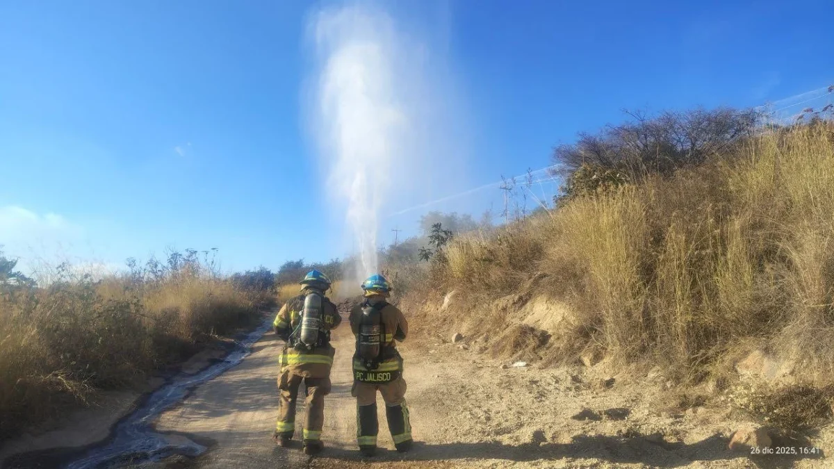 La Unidad Estatal de Protección Civil y Bomberos de Jalisco (UEPCBJ) estimó la fuga de hidrocarburo en un tramo aproximado de 100 metros. 
