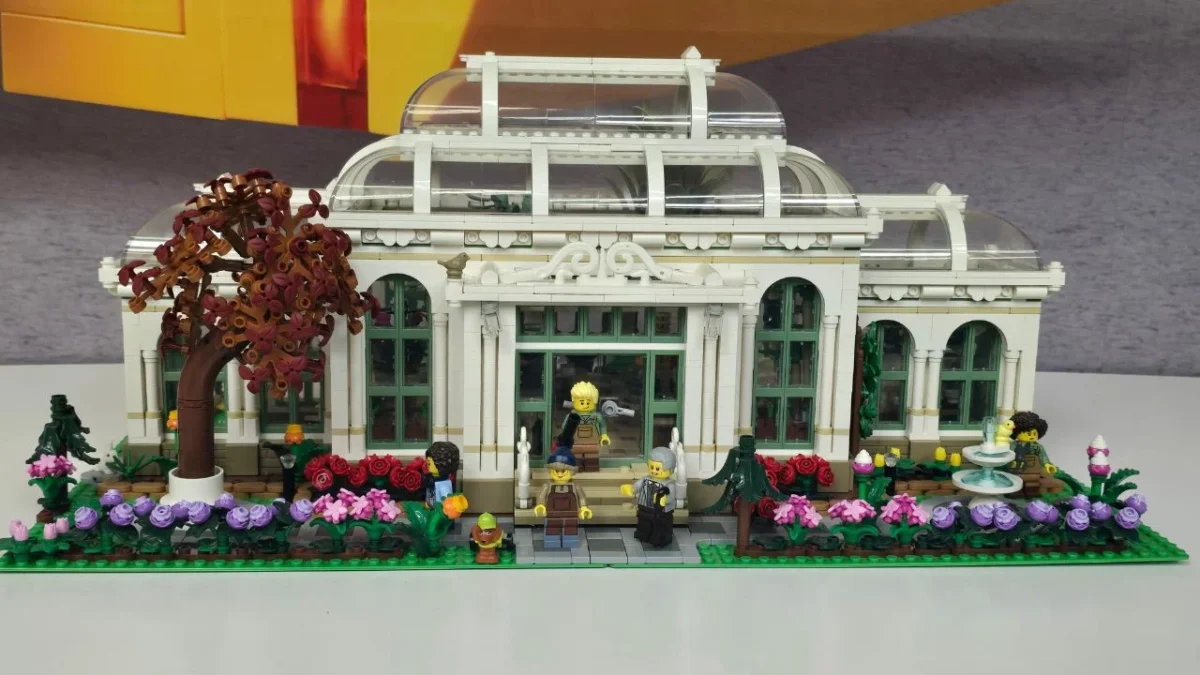 La exhibición Construye tu ciudad utiliza bloques Lego para explorar ideas sobre movilidad responsable, espacios verdes