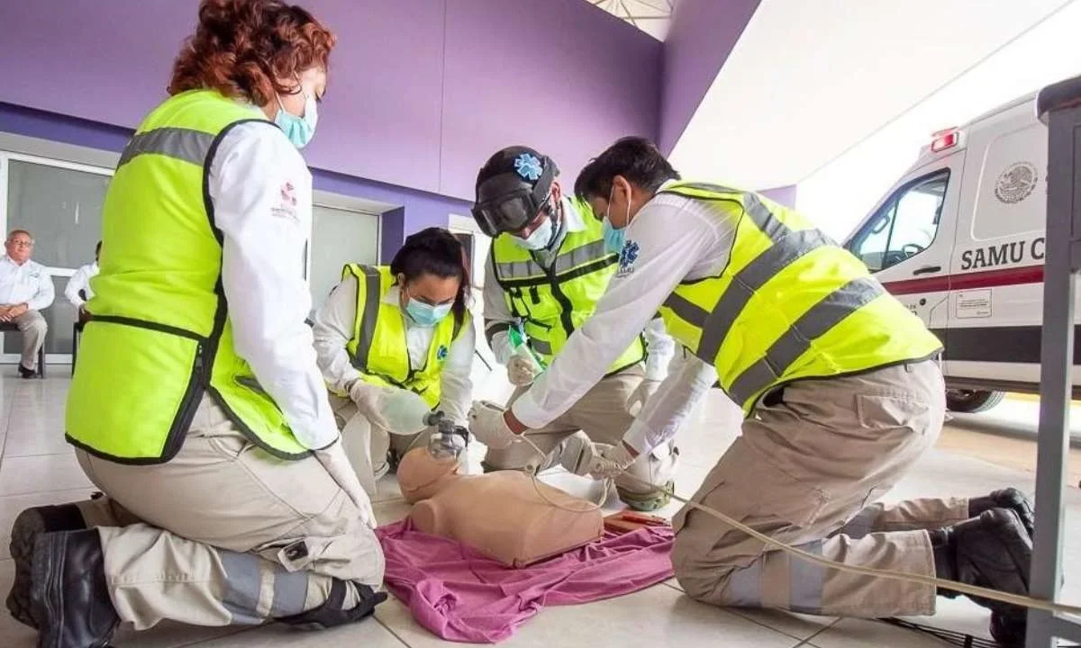 E personal del Centro Regulador de Urgencias Médicas (CRUM) ya brindó 329 servicios de atención médica prehospitalaria en Campeche.