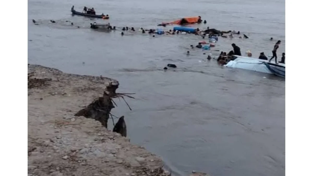 Las autoridades trabajan para intentar determinar cuántas personas no han sido ubicadas todavía tras el deslave en el puerto de Perú.