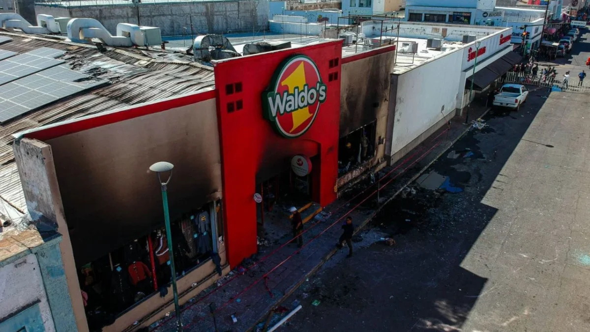 La Fiscalía de Sonora informó que fueron detenidas 7 de 25 personas por el incendio en el Waldo's de Hermosillo.