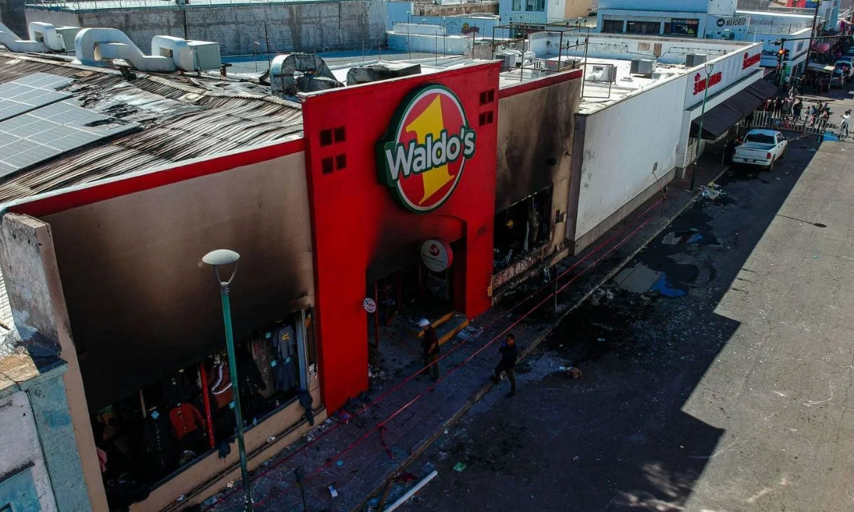 La Fiscalía de Sonora informó que fueron detenidas 7 de 25 personas por el incendio en el Waldo's de Hermosillo.