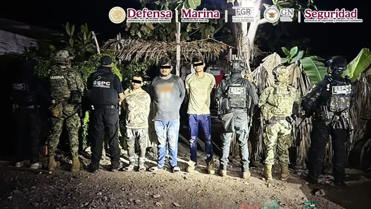 Detienen a tres presuntos extorsionadores en Michoacán