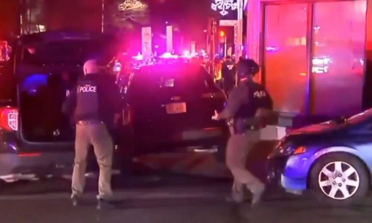 Tras el tiroteo ocurrido en la Universidad de Brown en Rhode Island, autoridades confirmaron la muerte de dos personas, agresor sigue libre.