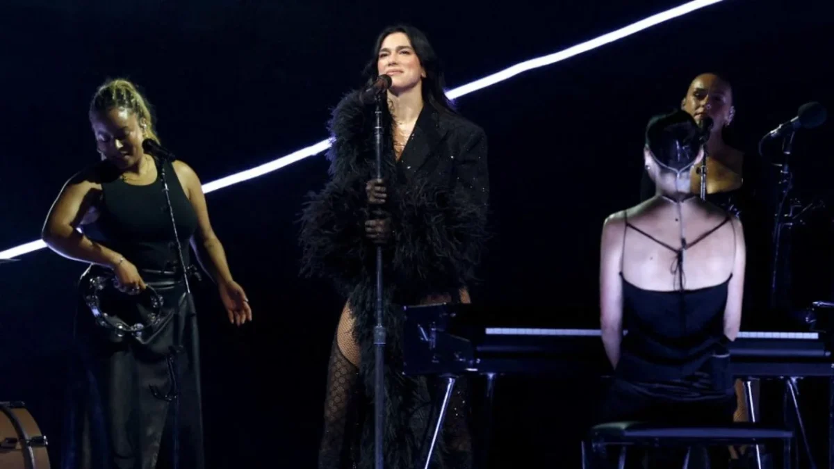 Luego de que se filtró que Dua Lipa interpretaría ‘Bésame mucho’ esta noche en el Estadio GNP, la cantante británica la cantó.