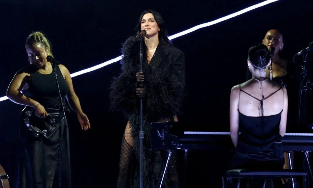 Luego de que se filtró que Dua Lipa interpretaría ‘Bésame mucho’ esta noche en el Estadio GNP, la cantante británica la cantó.