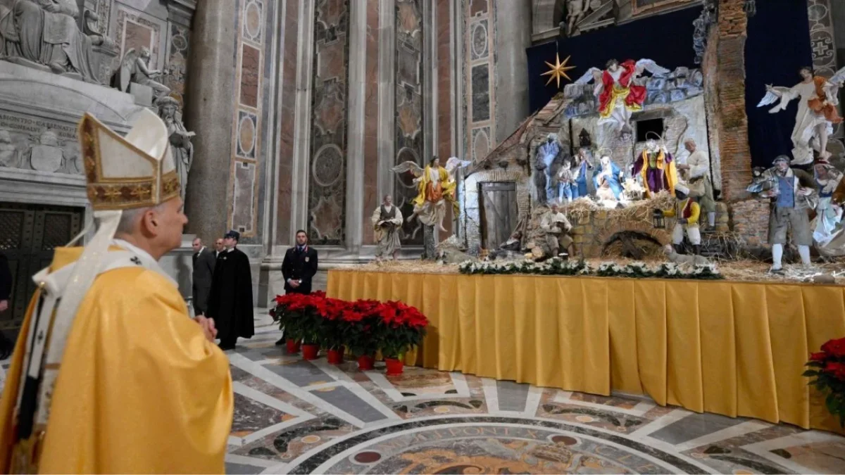 El papa León XIV celebró el miércoles por la noche la primera misa de Navidad de su pontificado en la basílica de San Pedro en el Vaticano.