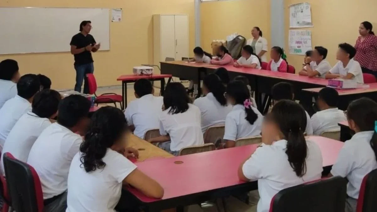 Mantienen las visitas escolares en Campeche para fortalecer la cobertura de prevención del suicidio y consumo de sustancias nocivas.