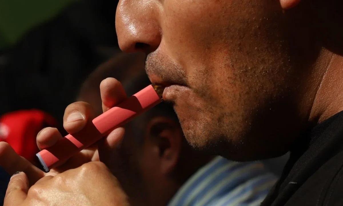 La Cámara de Diputados avaló la Ley General de Salud, la cual contempla la prohibición total de vapeadores y cigarrillos electrónicos.