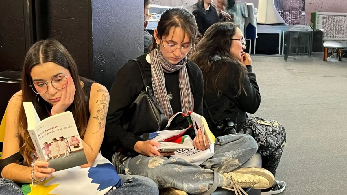 Especialista señala que la falta de incentivos en escuelas y familias, y repunte de redes son principales factores de caída de hábitos de lectura.