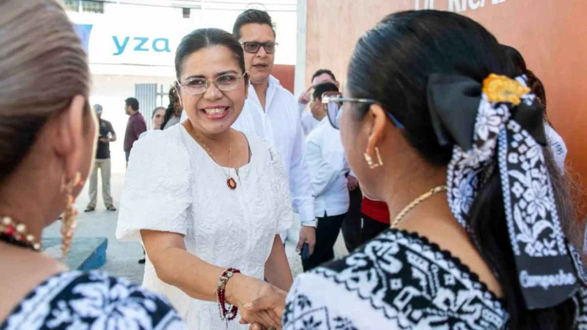 La Secretaría de Salud de Campeche entrega 231 lentes para alumnos con problemas visuales en Seybaplaya.