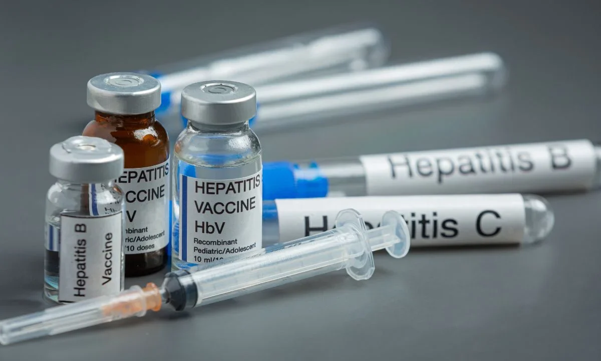 Con ocho votos a favor y tres en contra, el ACIP decidió dejar de recomendar la dosis inicial de la vacuna de la hepatitis B.