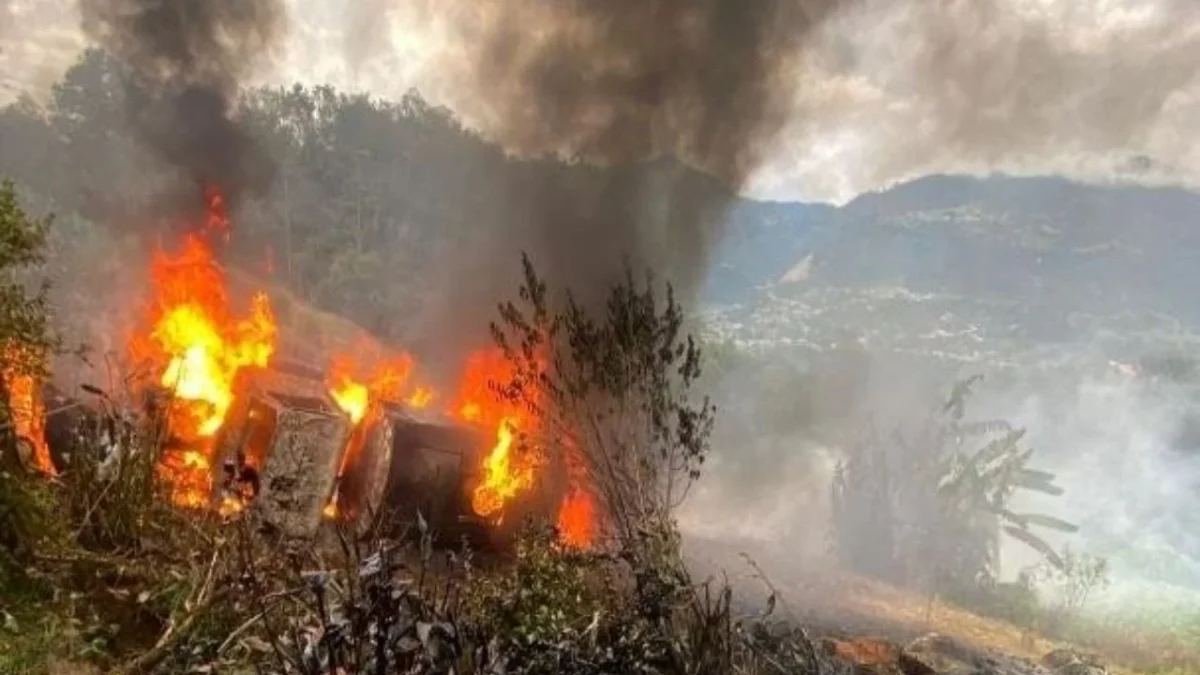 El saldo del accidente de la pipa con chapopote es de un muerto y un masculino con lesiones graves en código rojo informó Protección Civil.