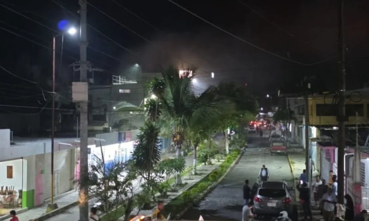 El dueño del bar Familiar Peña, Luis Peña, resultó lesionado por la explosión, por lo que lo trasladaron a un hospital para recibir atención.