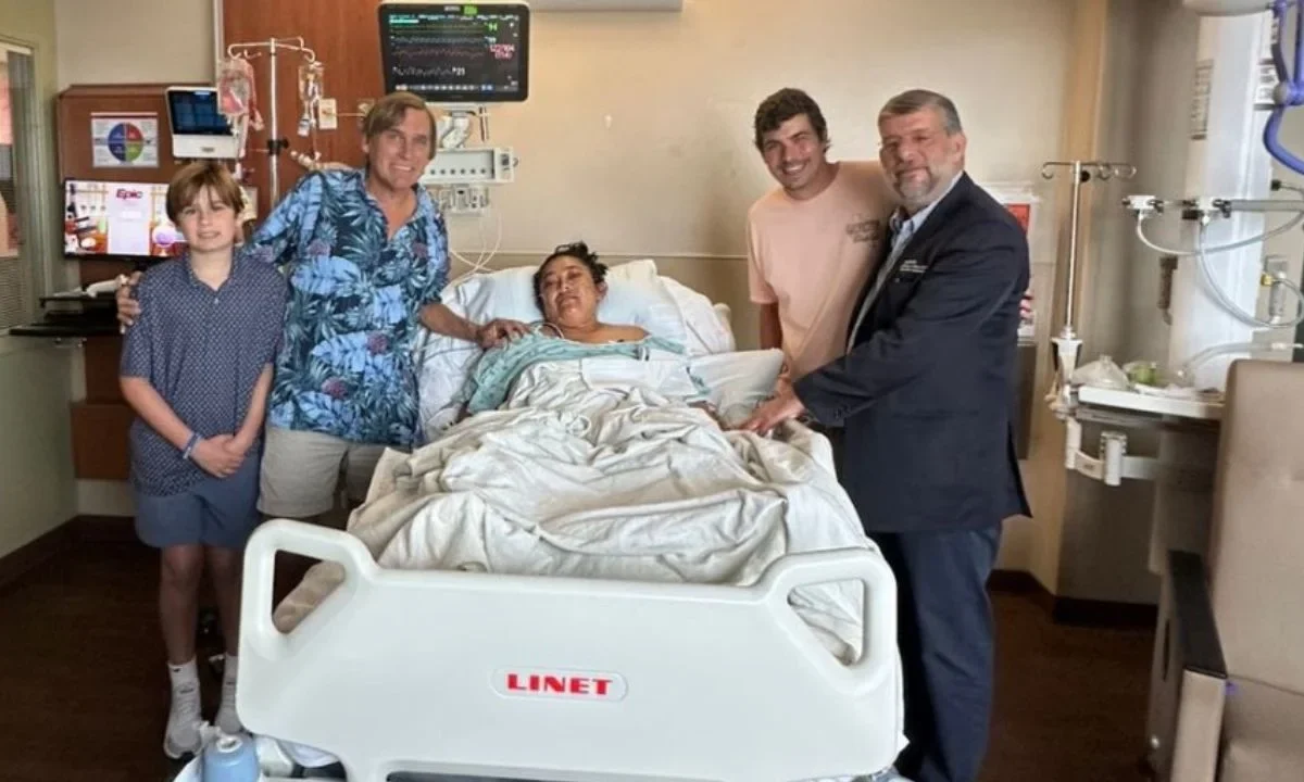 La Fundación Michou y Mau confirmó que Julia Aracelis, madre del menor fallecido se reporta estable, al igual de la enfermera sobreviviente.