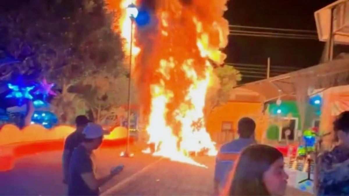 En Morelos vecinos incendiaron el árbol de Navidad del municipio de Jonacatepec, luego de que oficiales arrollaron a un menor.
