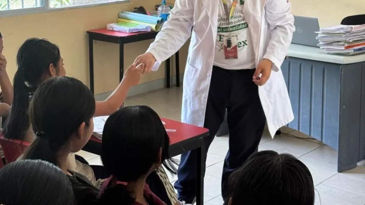 Mediante la unidad médica EDUSEX, se acercan servicios gratuitos para atender la salud sexual y reproductiva de adolescentes en Calakmul.